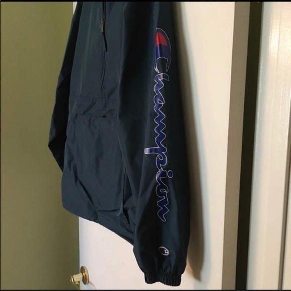 Men’s Champion Packable pull over jacket - Picture 3 of 8